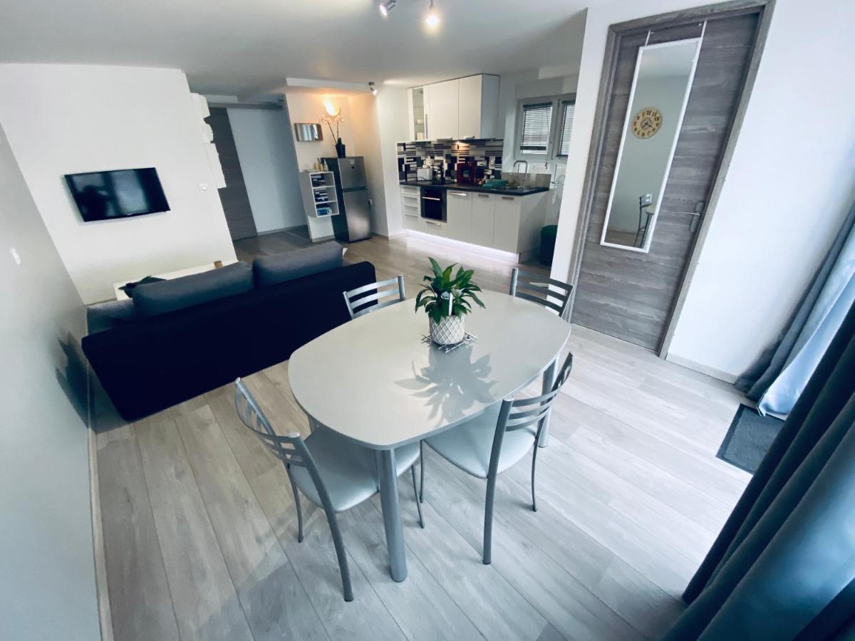 Toul Appartement Entier Avec Parking Prive Au Calme Cosy A Etage Avec Balcon Екстер'єр фото